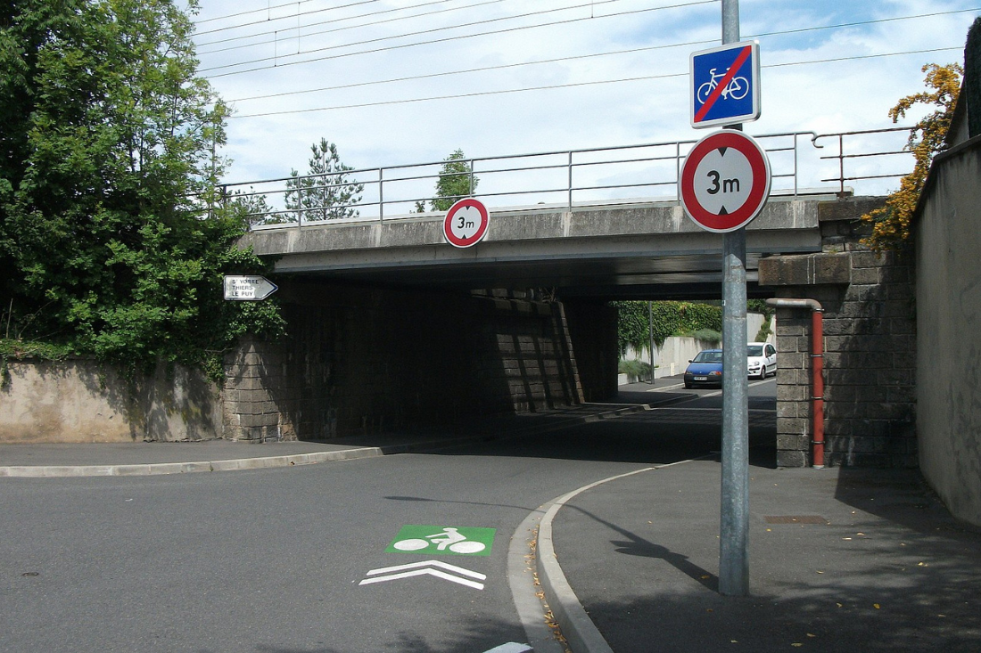 Panneaux de limitation de hauteur des usagers